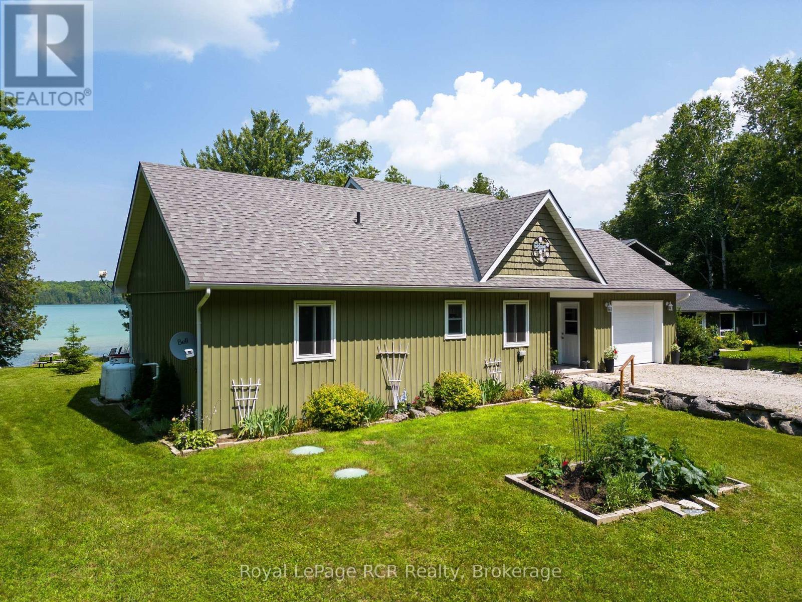 












121 BROWNS LANE

,
Georgian Bluffs,




Ontario
N0H2K0

