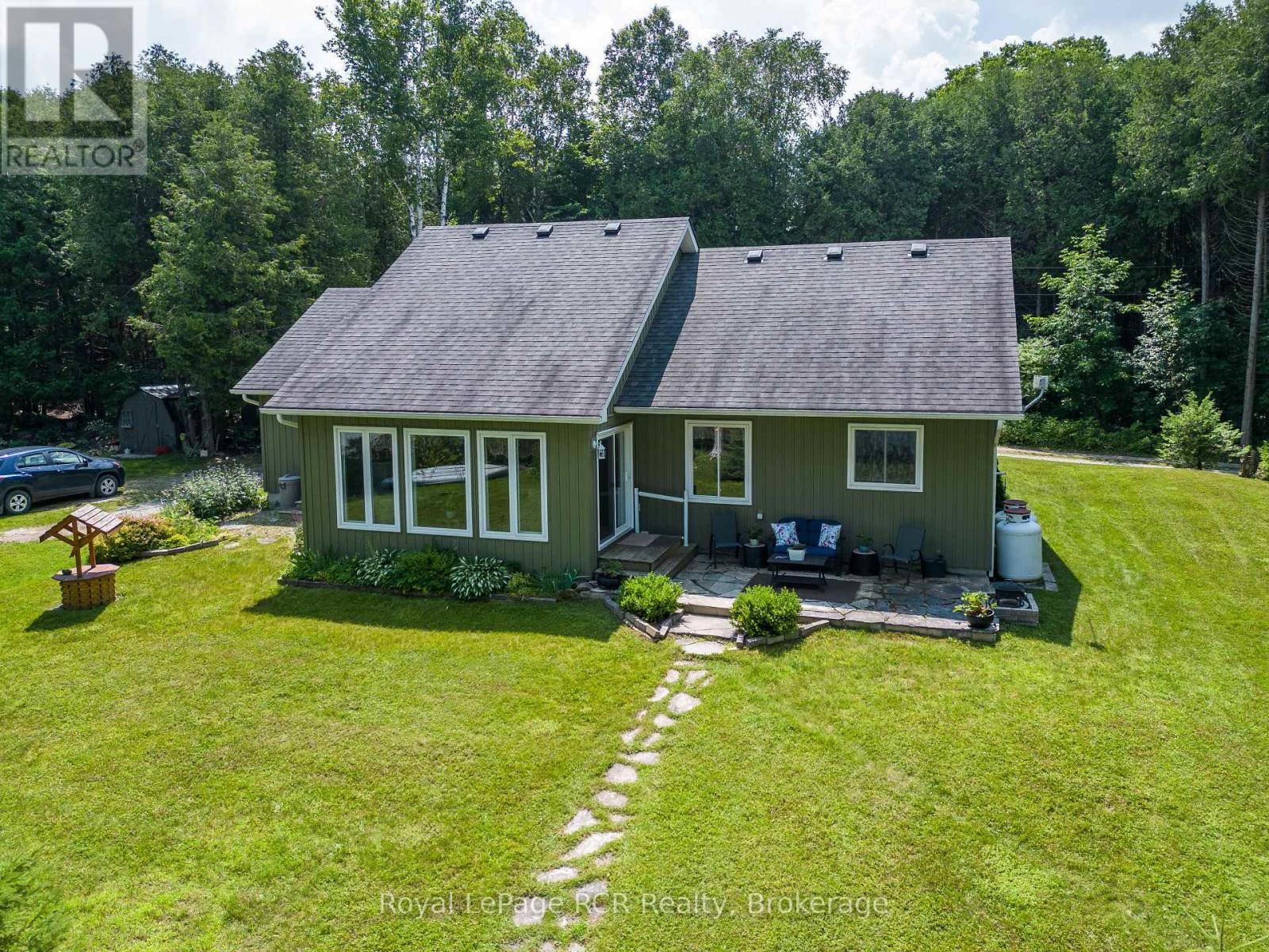












121 BROWNS LANE

,
Georgian Bluffs,




Ontario
N0H2K0

