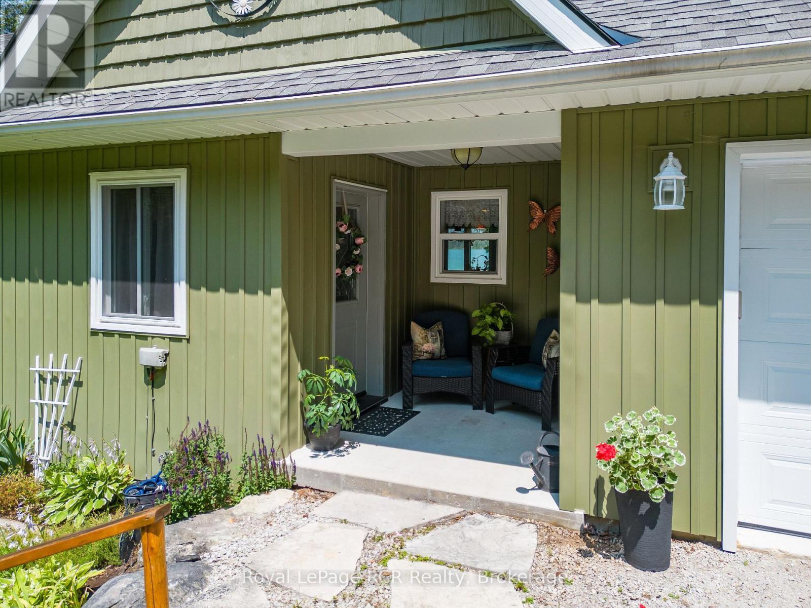 












121 BROWNS LANE

,
Georgian Bluffs,




Ontario
N0H2K0

