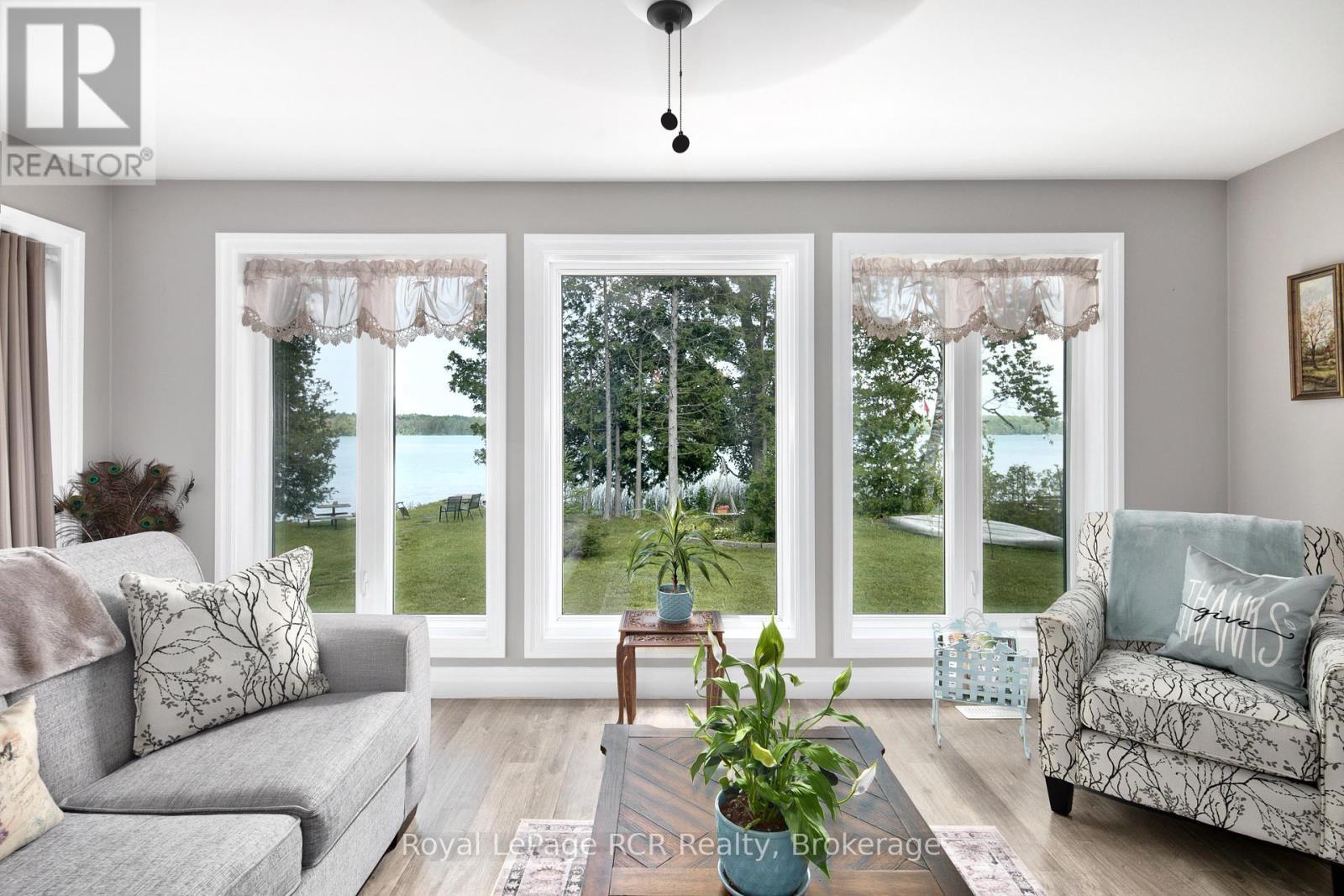 












121 BROWNS LANE

,
Georgian Bluffs,




Ontario
N0H2K0

