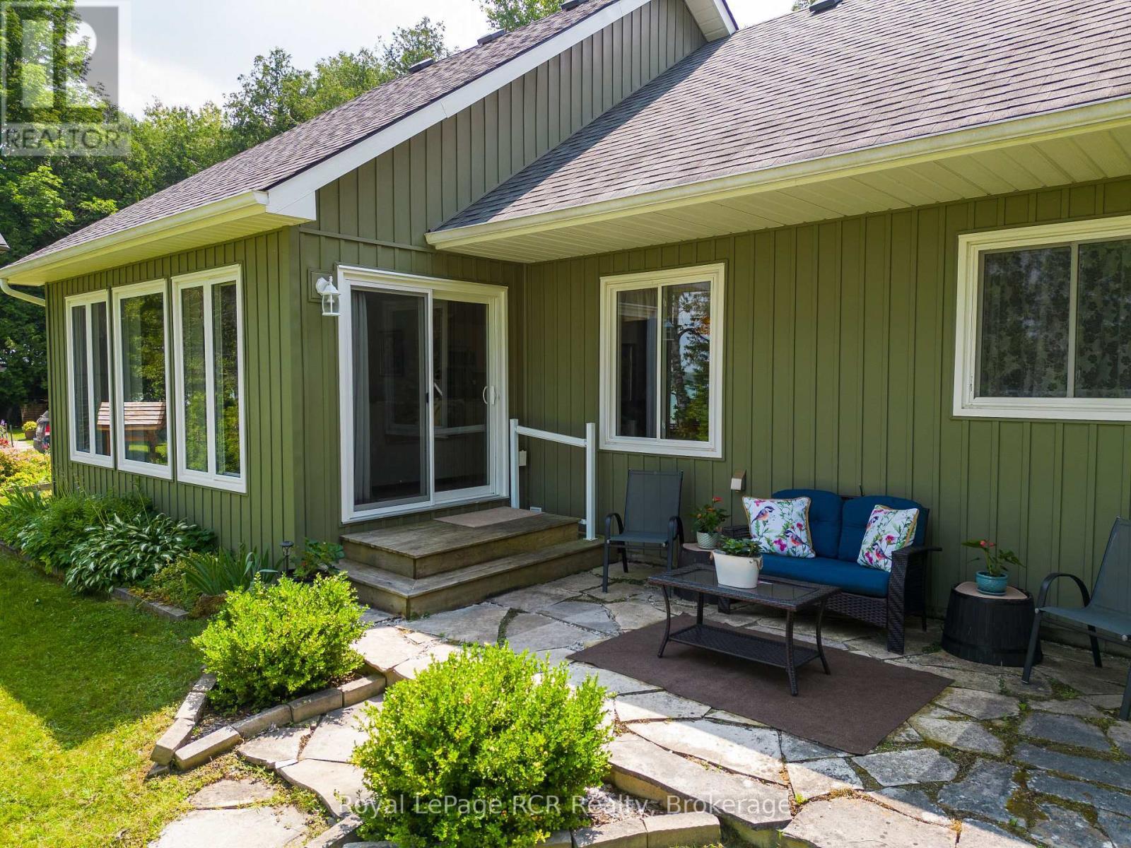 












121 BROWNS LANE

,
Georgian Bluffs,




Ontario
N0H2K0

