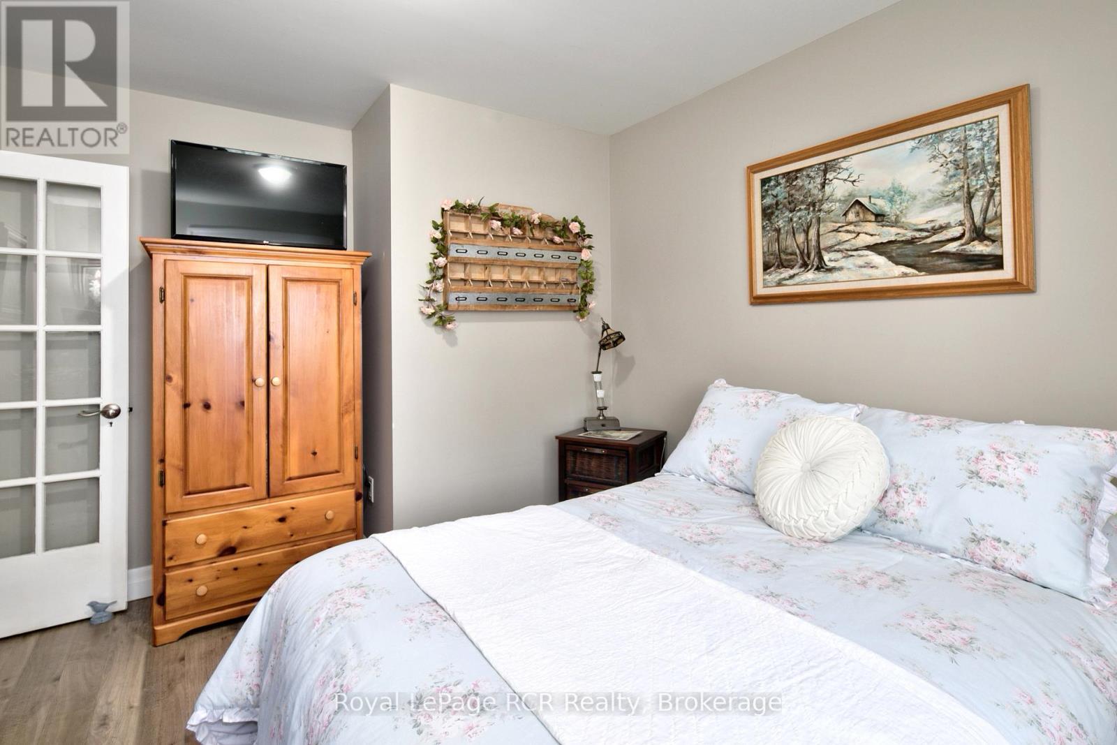 












121 BROWNS LANE

,
Georgian Bluffs,




Ontario
N0H2K0

