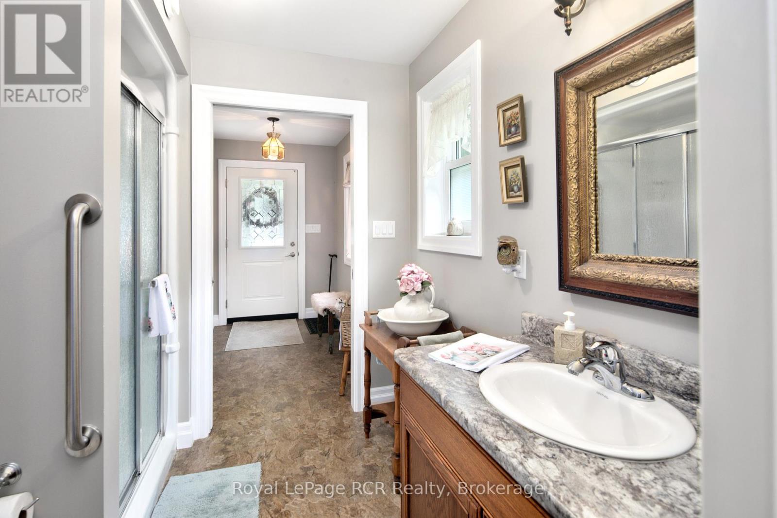 












121 BROWNS LANE

,
Georgian Bluffs,




Ontario
N0H2K0

