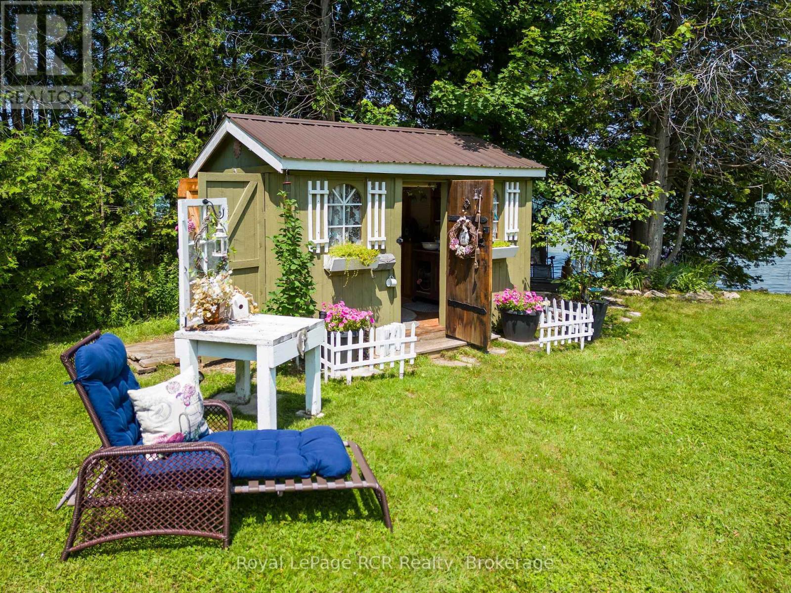 












121 BROWNS LANE

,
Georgian Bluffs,




Ontario
N0H2K0

