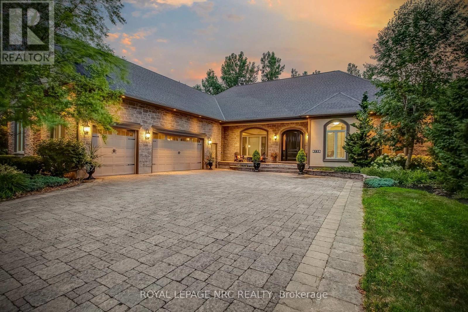 












6725 DOMENIC CRESCENT

,
Niagara Falls (Stamford),




Ontario
L2J4L5

