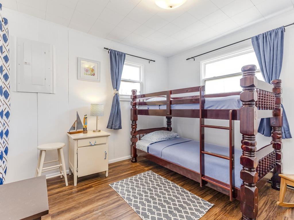 












46 Sunset Drive

,
Caribou Island,







NS
B0K 1H0

