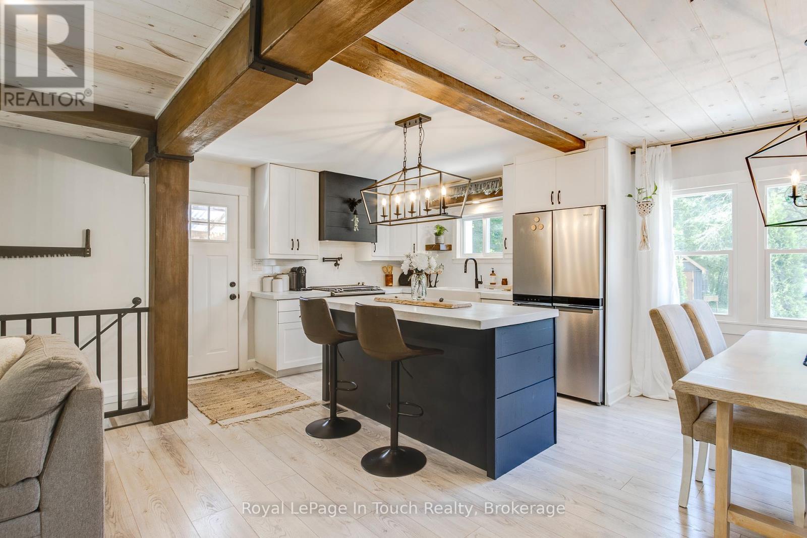 












7189 93 HIGHWAY

,
Tay,




Ontario
L0K2E0

