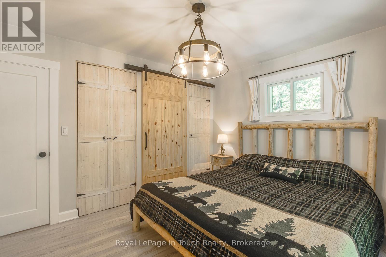 












7189 93 HIGHWAY

,
Tay,




Ontario
L0K2E0


