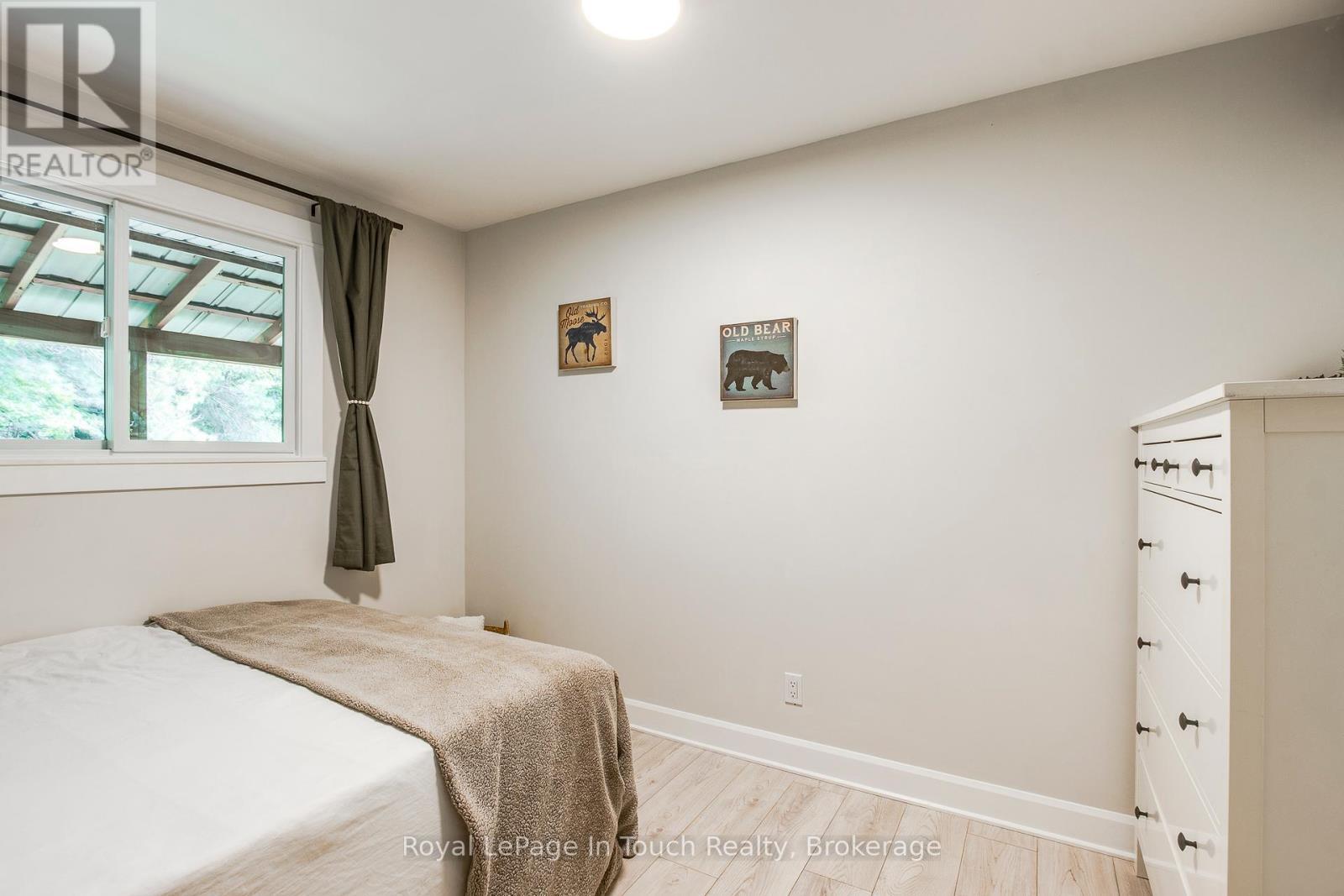 












7189 93 HIGHWAY

,
Tay,




Ontario
L0K2E0

