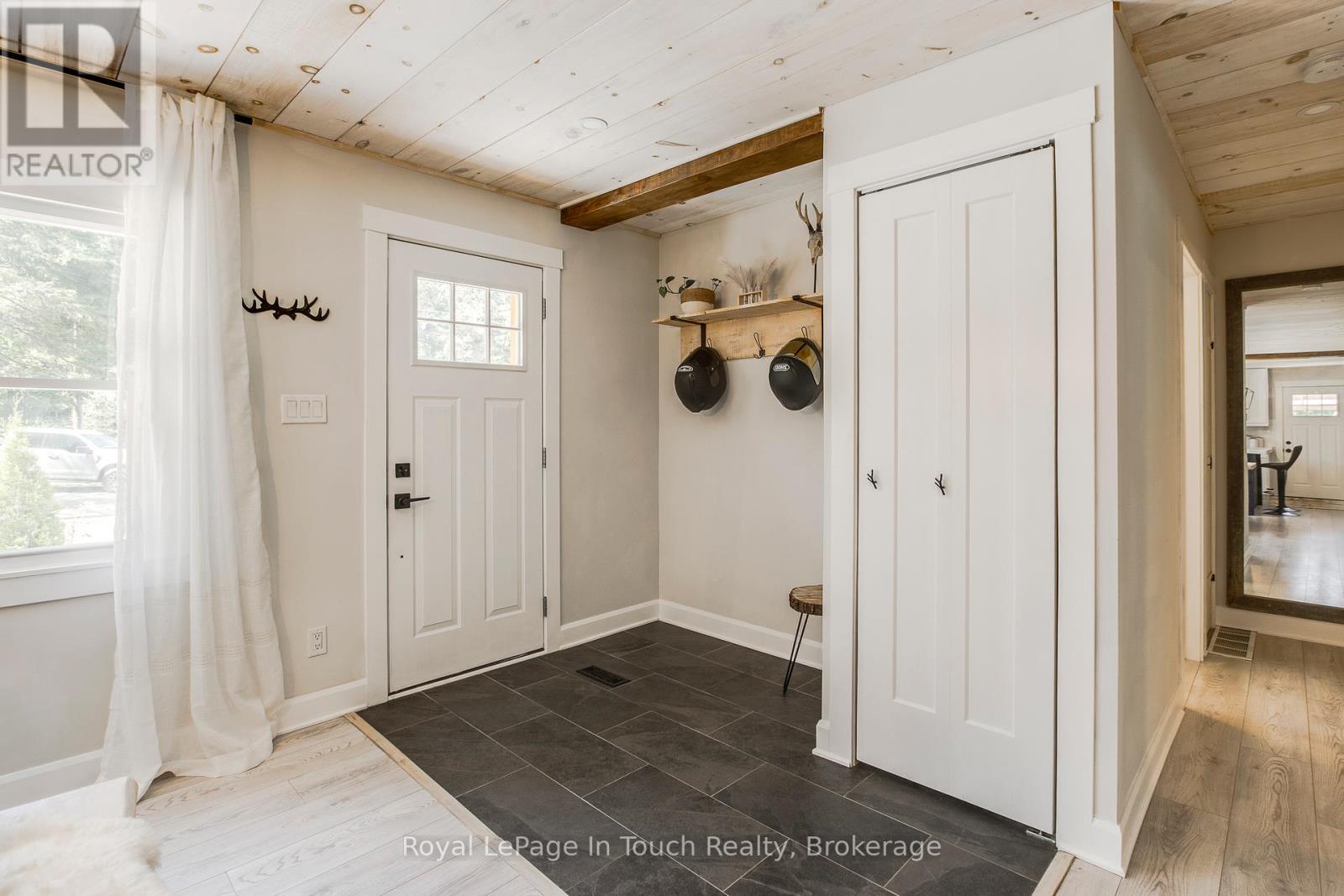 












7189 93 HIGHWAY

,
Tay,




Ontario
L0K2E0

