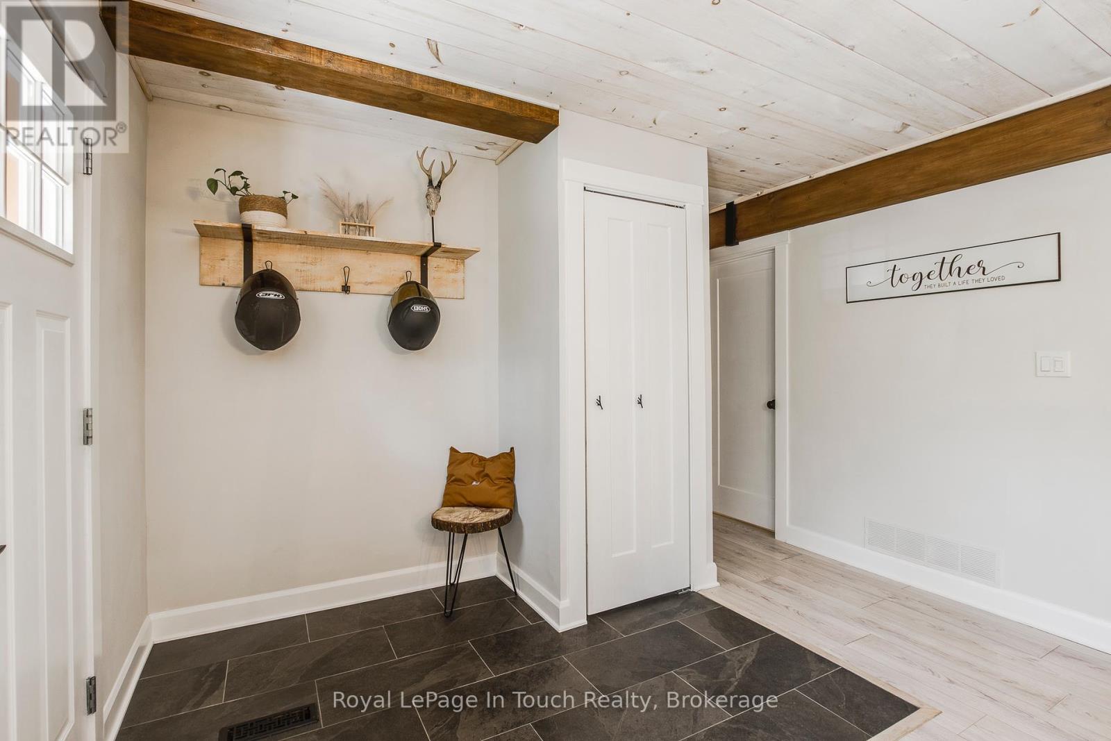












7189 93 HIGHWAY

,
Tay,




Ontario
L0K2E0

