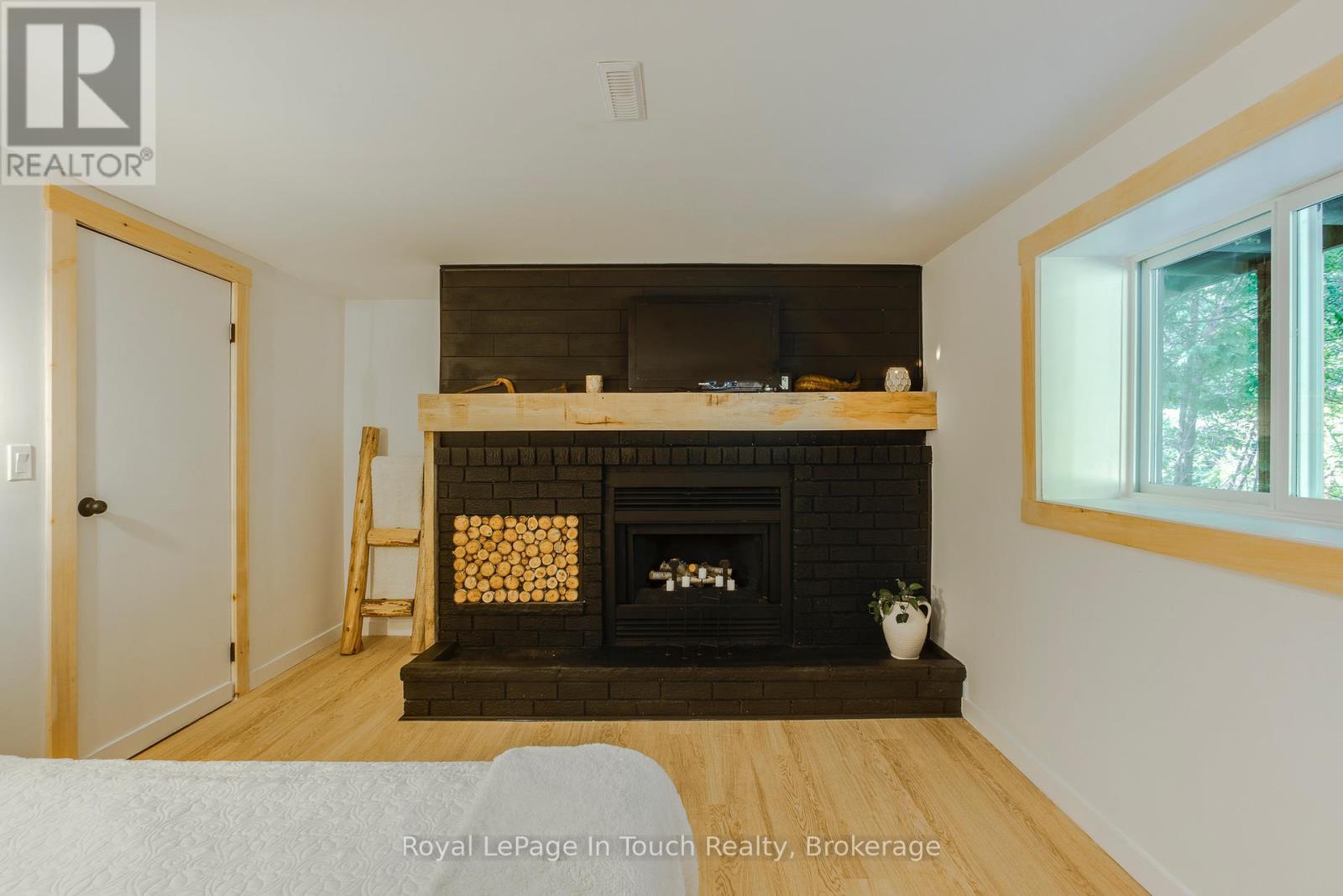 












7189 93 HIGHWAY

,
Tay,




Ontario
L0K2E0

