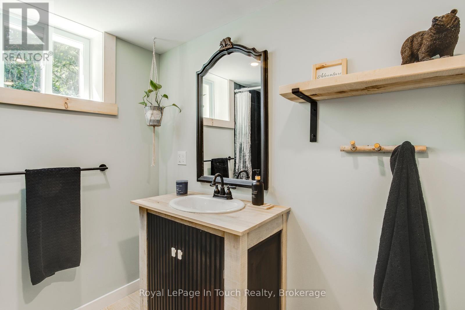 












7189 93 HIGHWAY

,
Tay,




Ontario
L0K2E0

