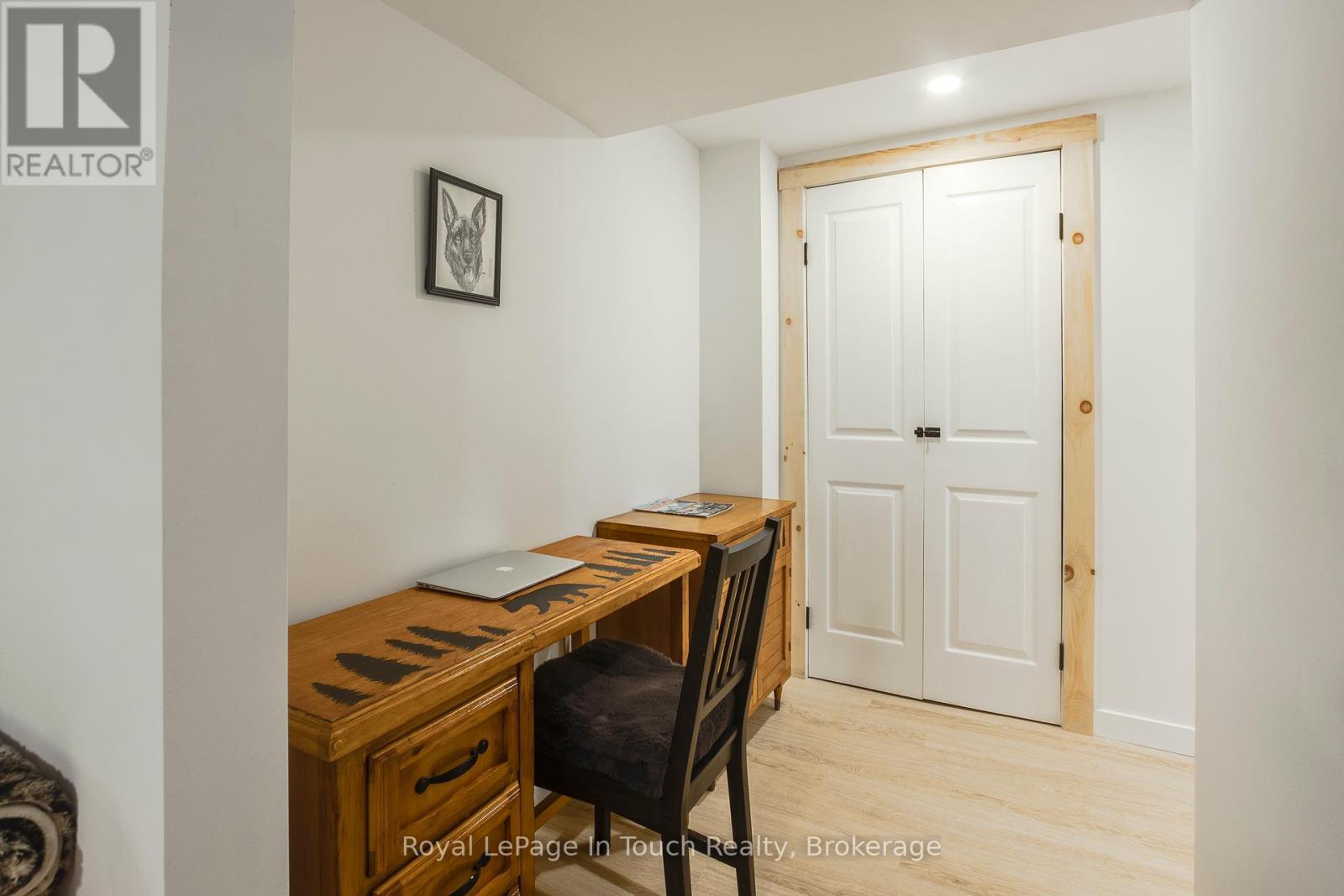 












7189 93 HIGHWAY

,
Tay,




Ontario
L0K2E0

