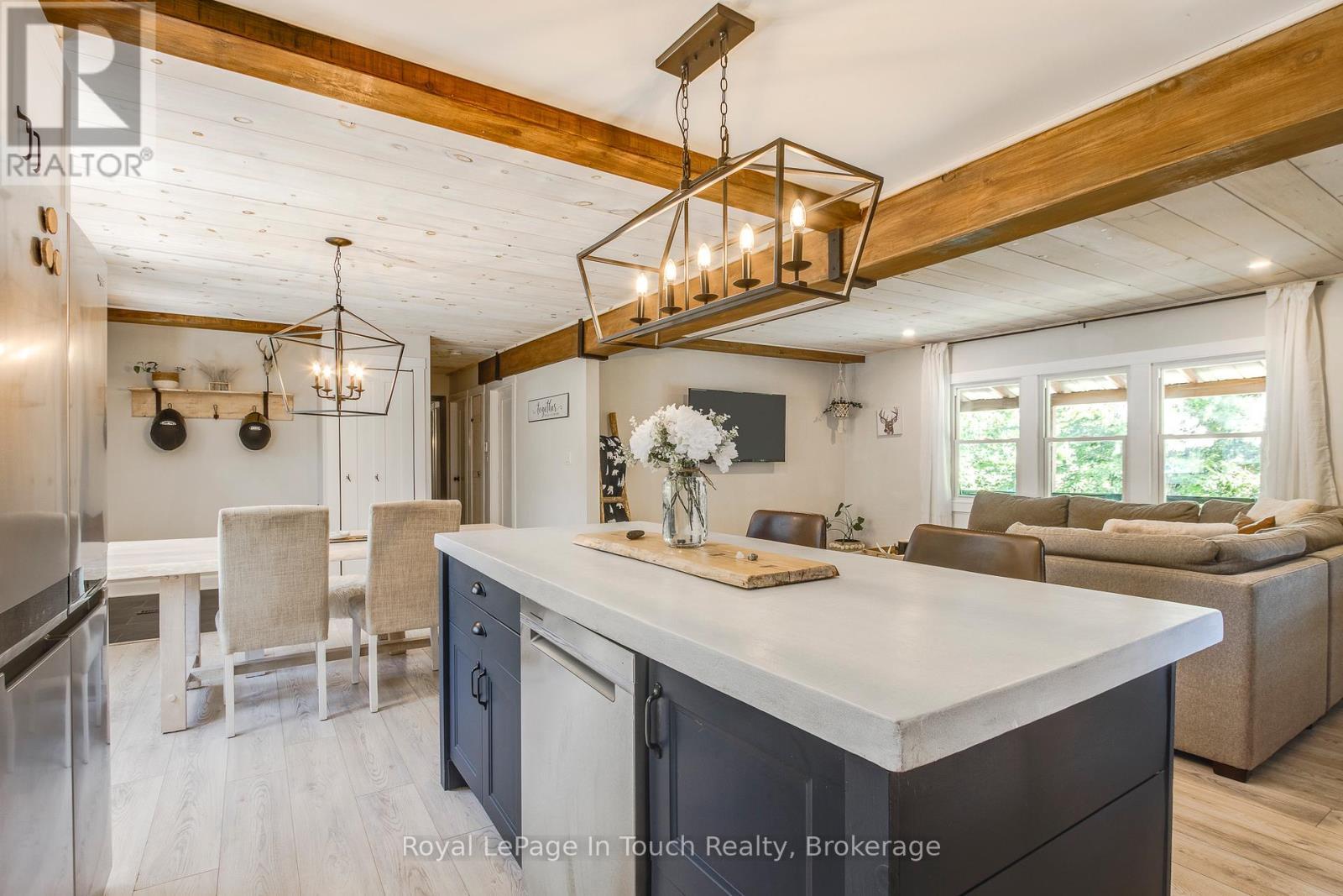 












7189 93 HIGHWAY

,
Tay,




Ontario
L0K2E0

