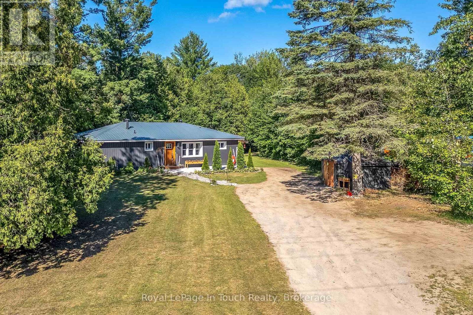 












7189 93 HIGHWAY

,
Tay,




Ontario
L0K2E0

