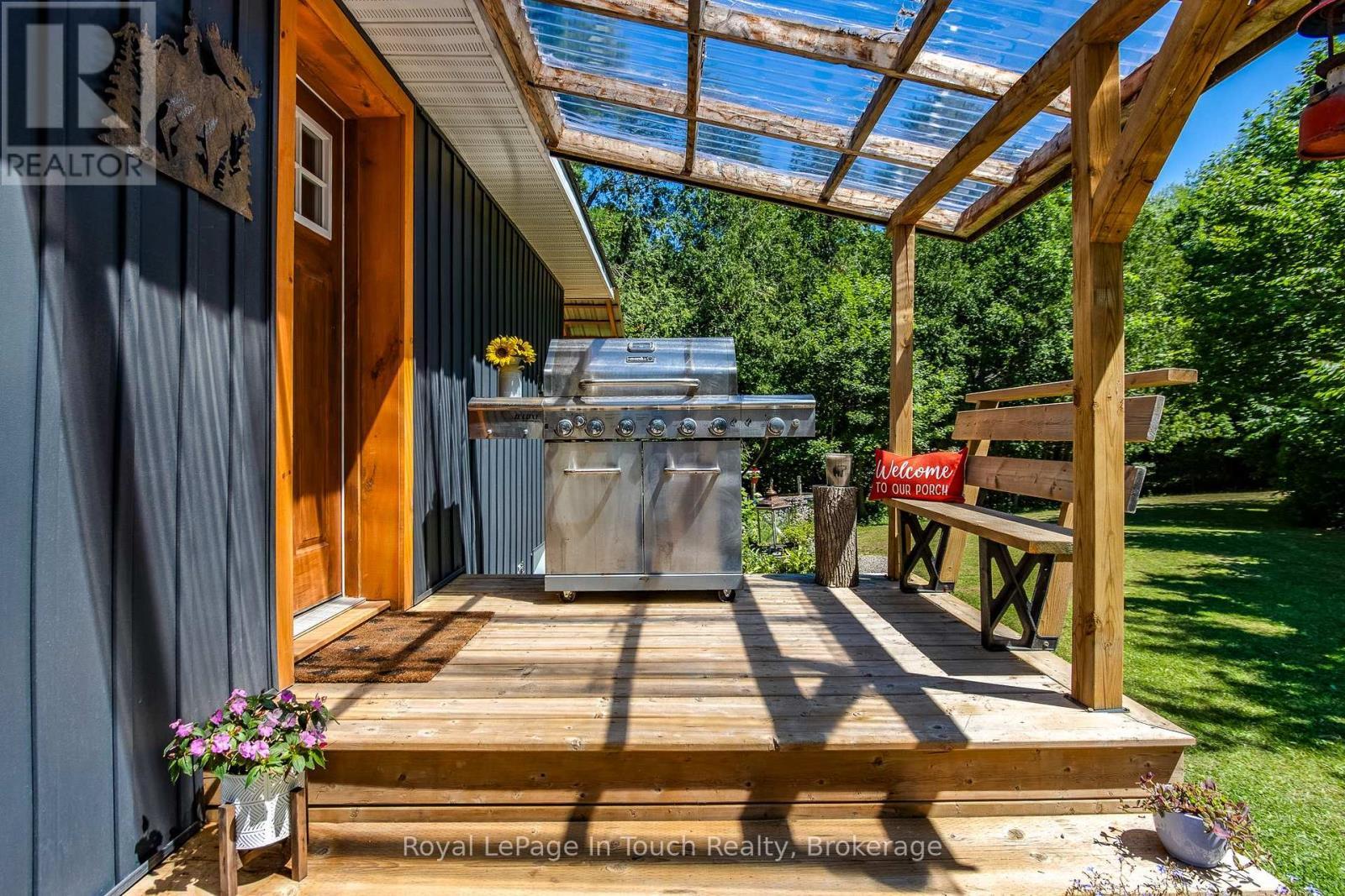 












7189 93 HIGHWAY

,
Tay,




Ontario
L0K2E0


