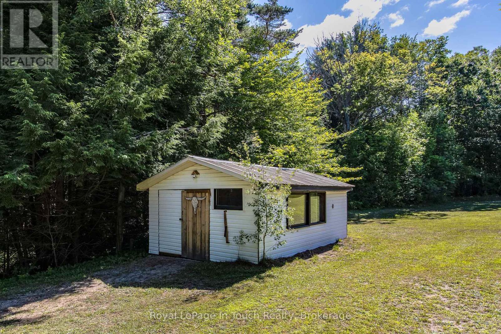 












7189 93 HIGHWAY

,
Tay,




Ontario
L0K2E0

