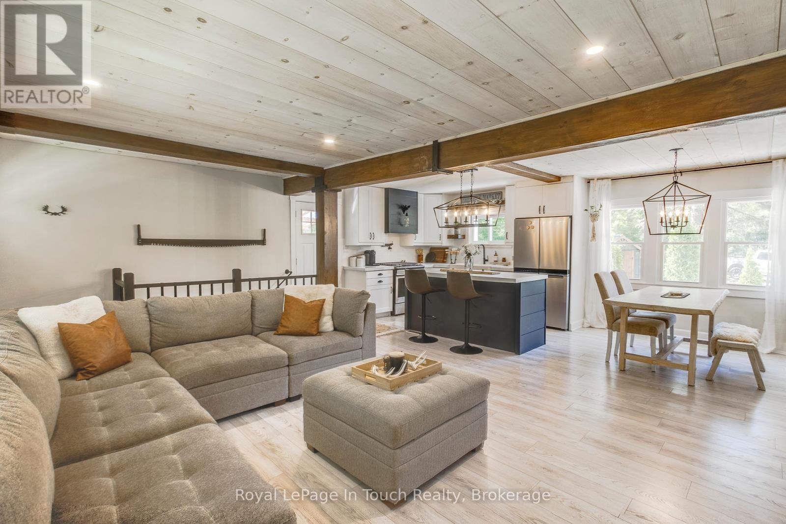 












7189 93 HIGHWAY

,
Tay,




Ontario
L0K2E0


