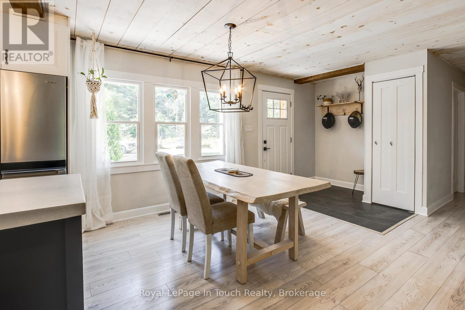 












7189 93 HIGHWAY

,
Tay,




Ontario
L0K2E0

