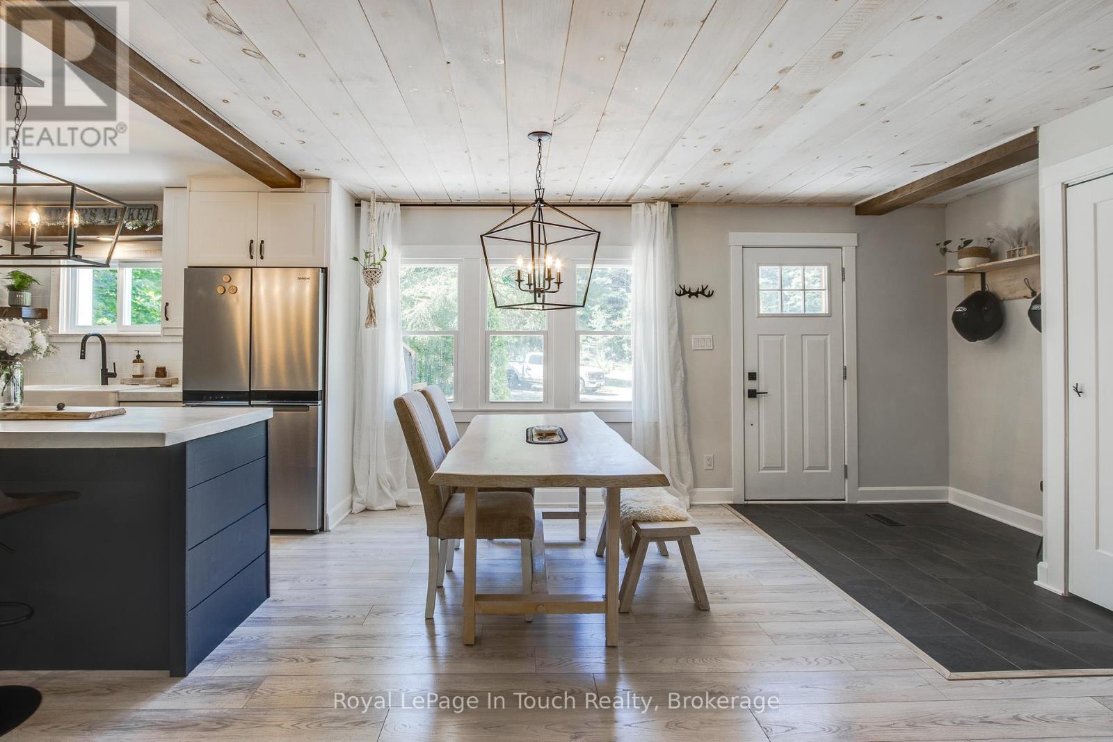 












7189 93 HIGHWAY

,
Tay,




Ontario
L0K2E0

