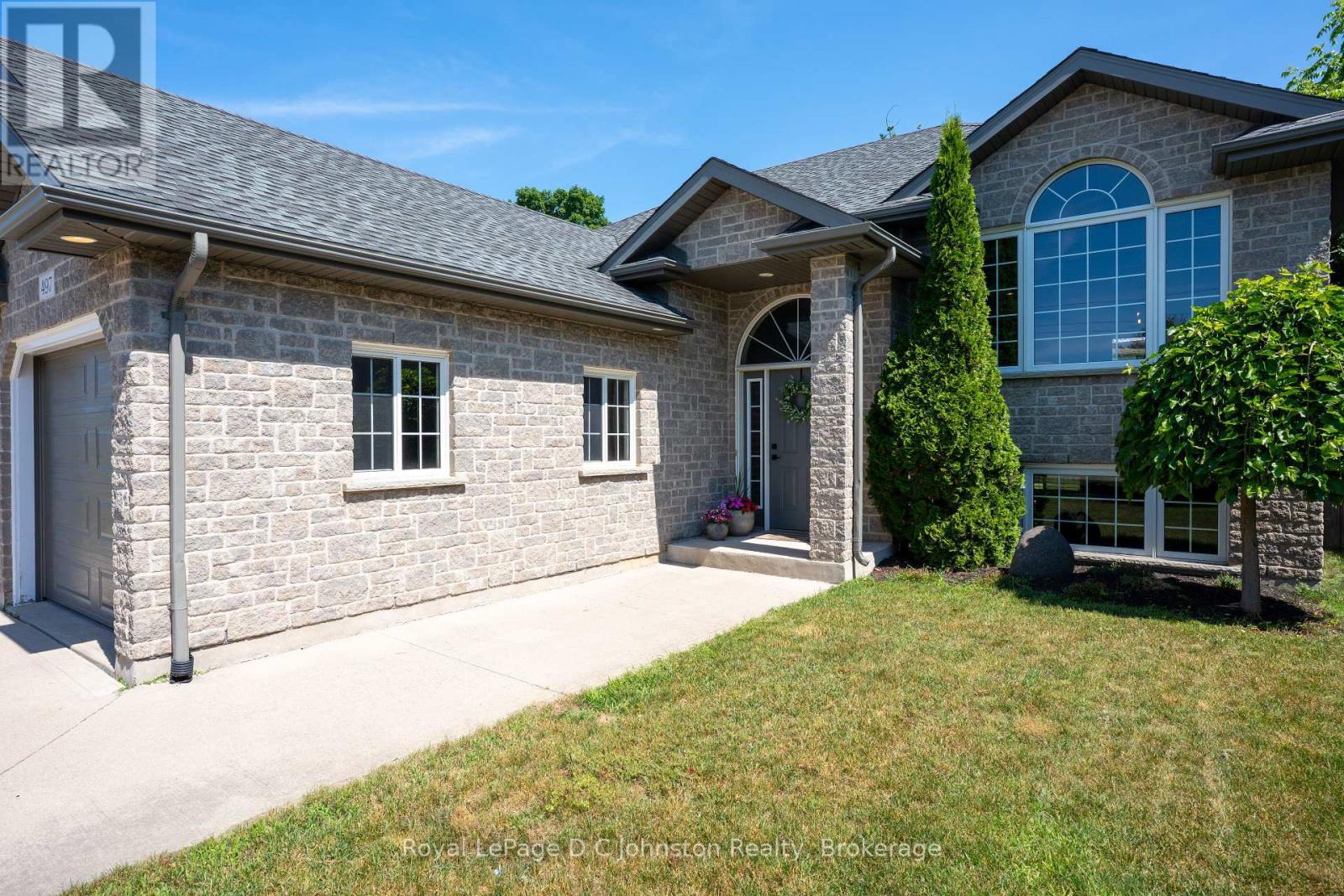 












497 BUCKBY LANE

,
Saugeen Shores,




Ontario
N0H2C1

