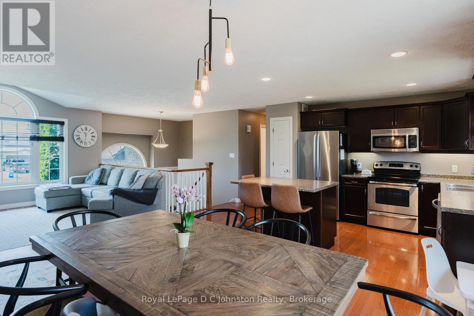 












497 BUCKBY LANE

,
Saugeen Shores,




Ontario
N0H2C1

