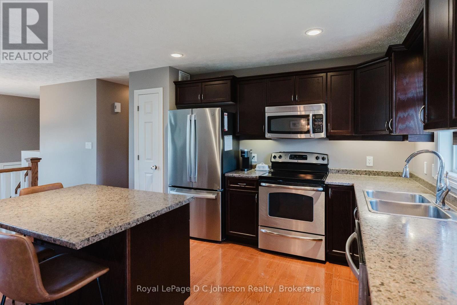 












497 BUCKBY LANE

,
Saugeen Shores,




Ontario
N0H2C1

