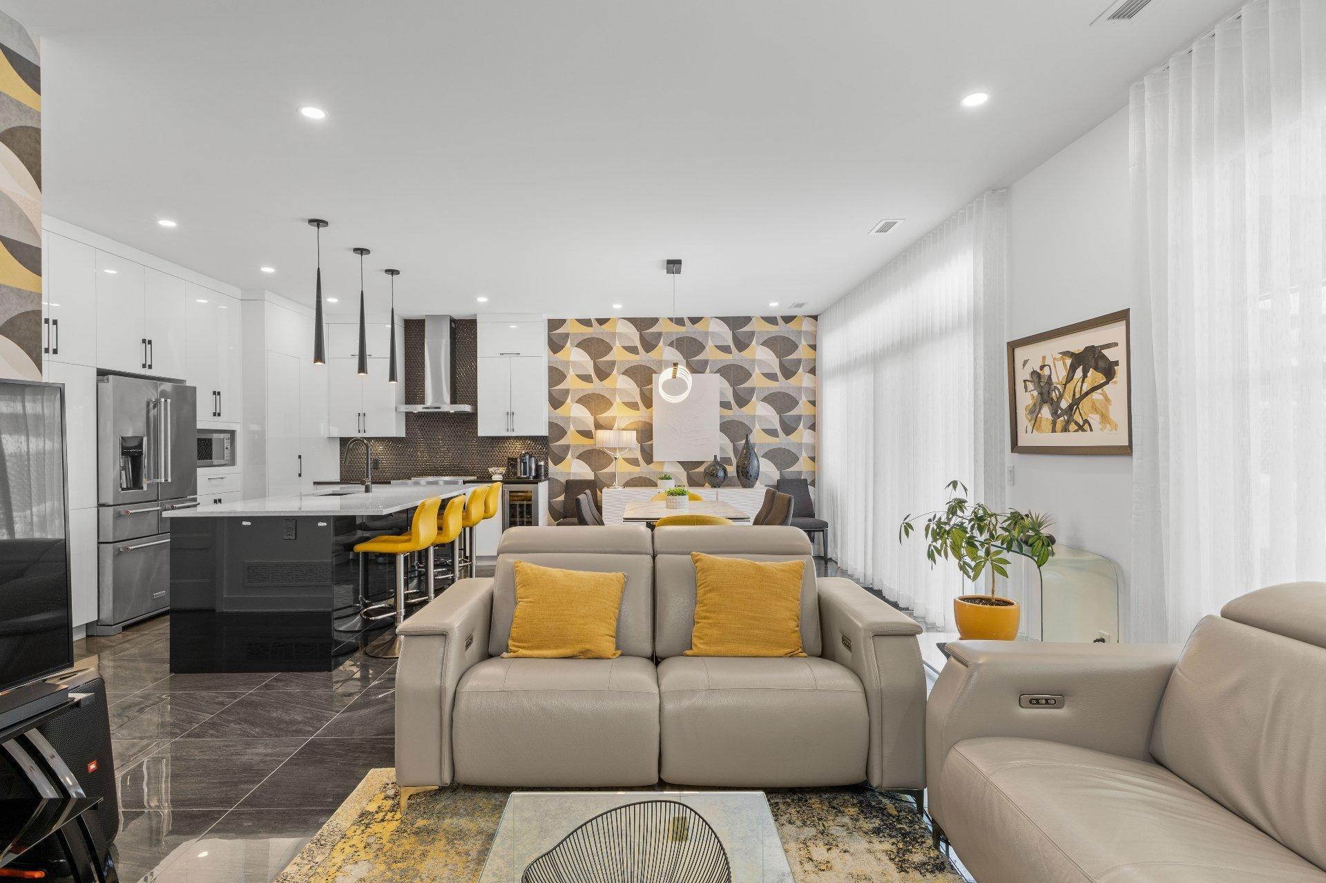 









243


Rue de l'Aigle

,
Bromont,




QC
J2L0S8

