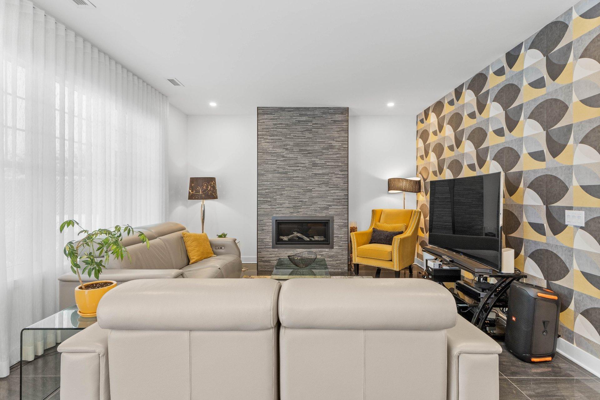 









243


Rue de l'Aigle

,
Bromont,




QC
J2L0S8

