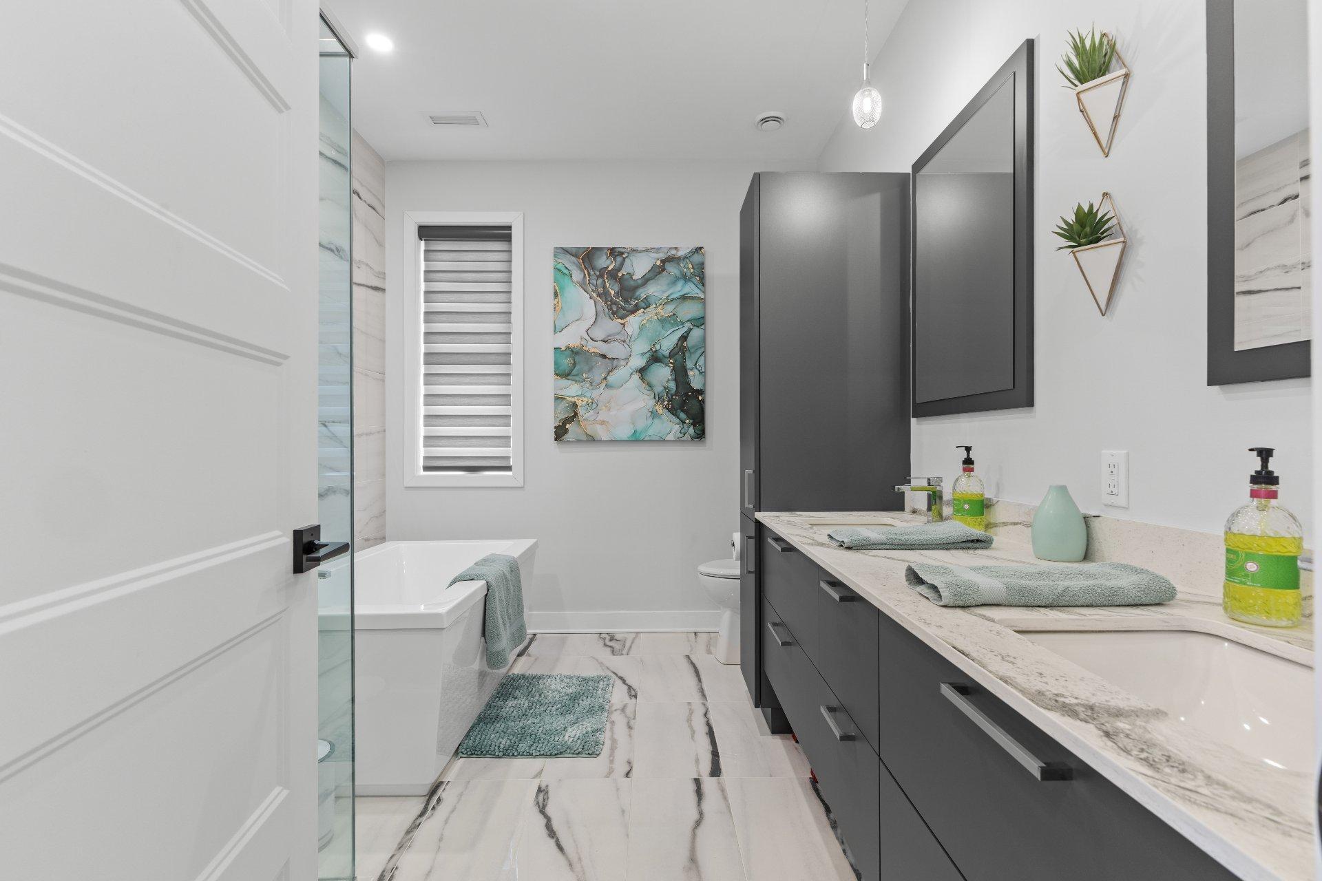









243


Rue de l'Aigle

,
Bromont,




QC
J2L0S8

