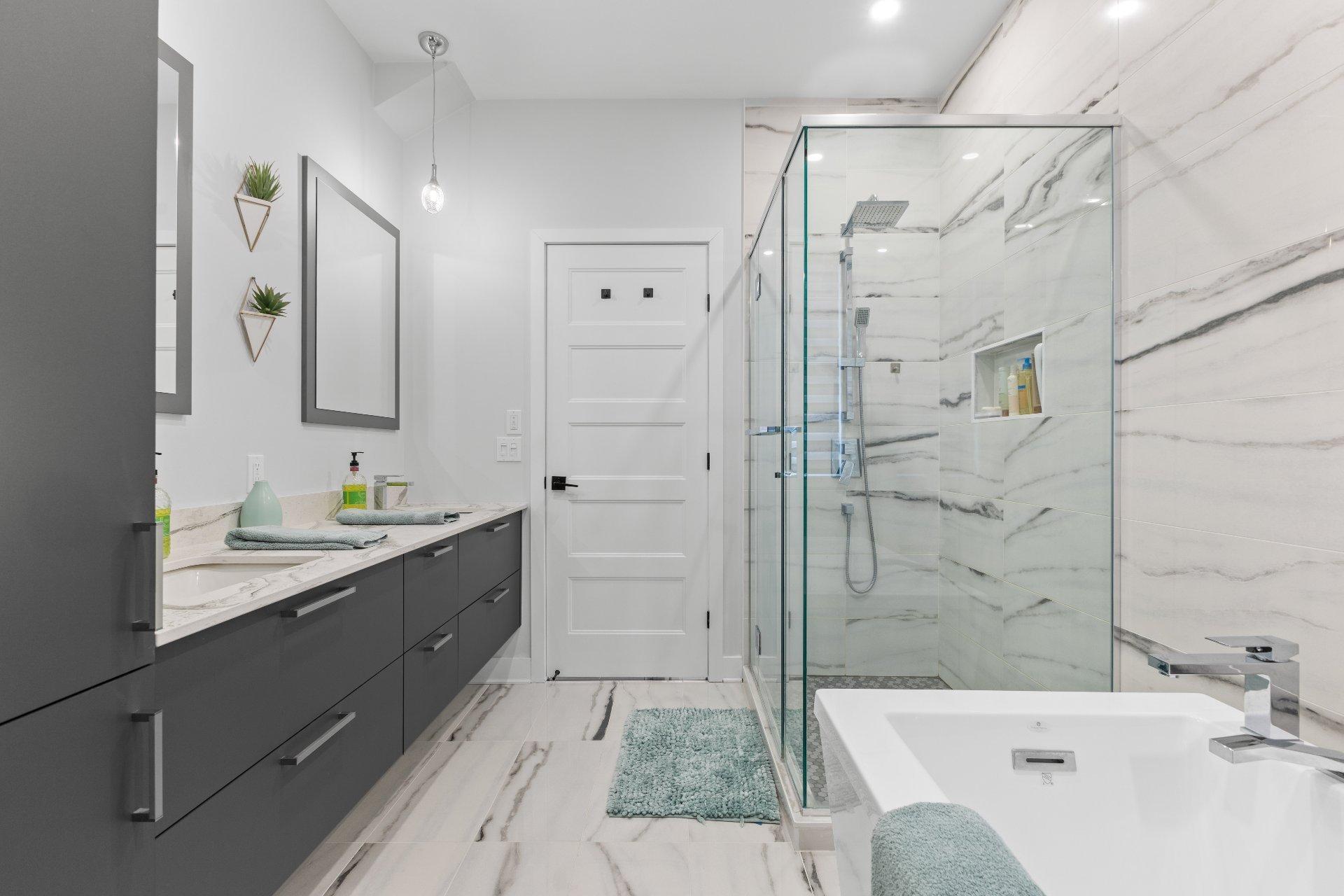 









243


Rue de l'Aigle

,
Bromont,




QC
J2L0S8

