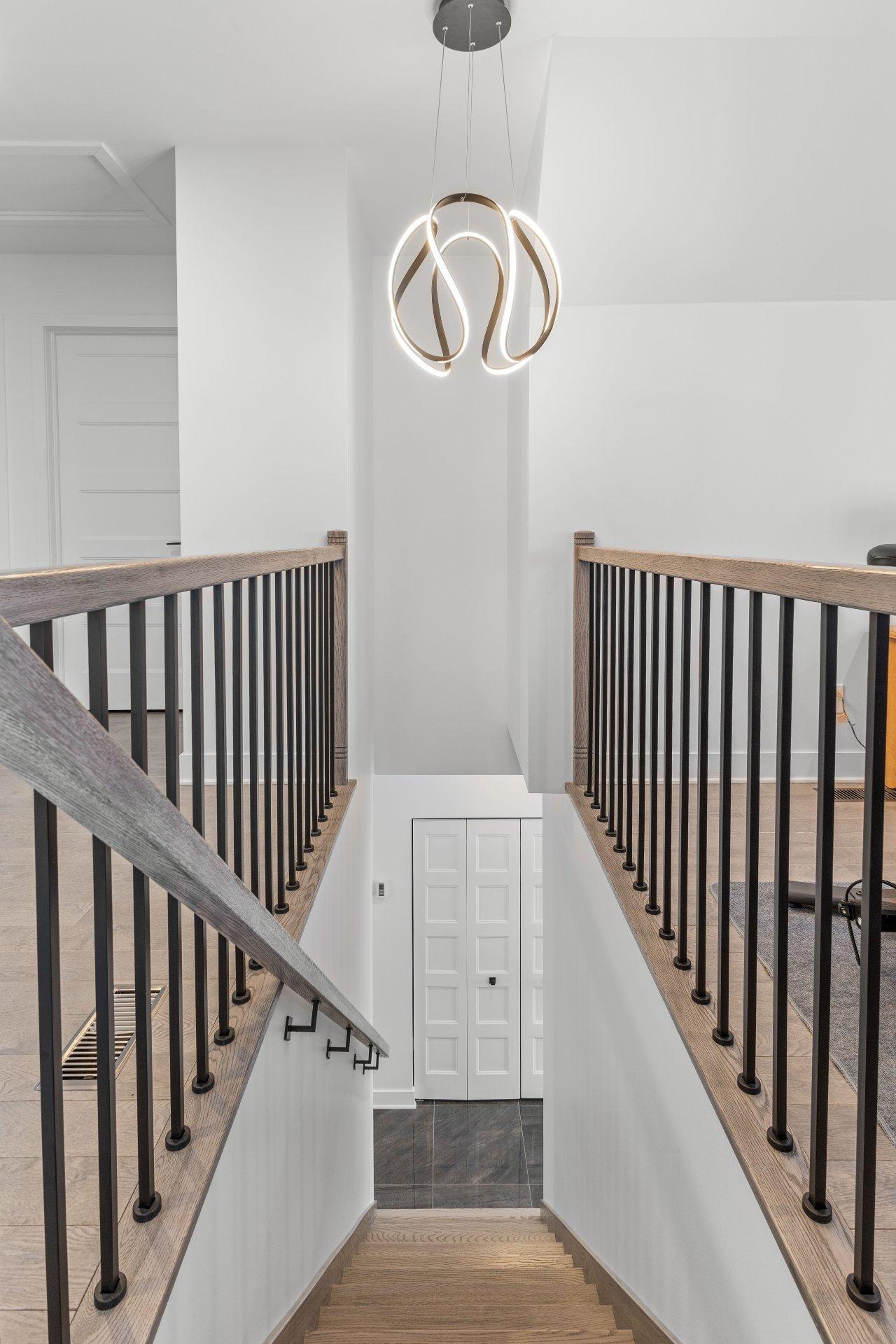 









243


Rue de l'Aigle

,
Bromont,




QC
J2L0S8

