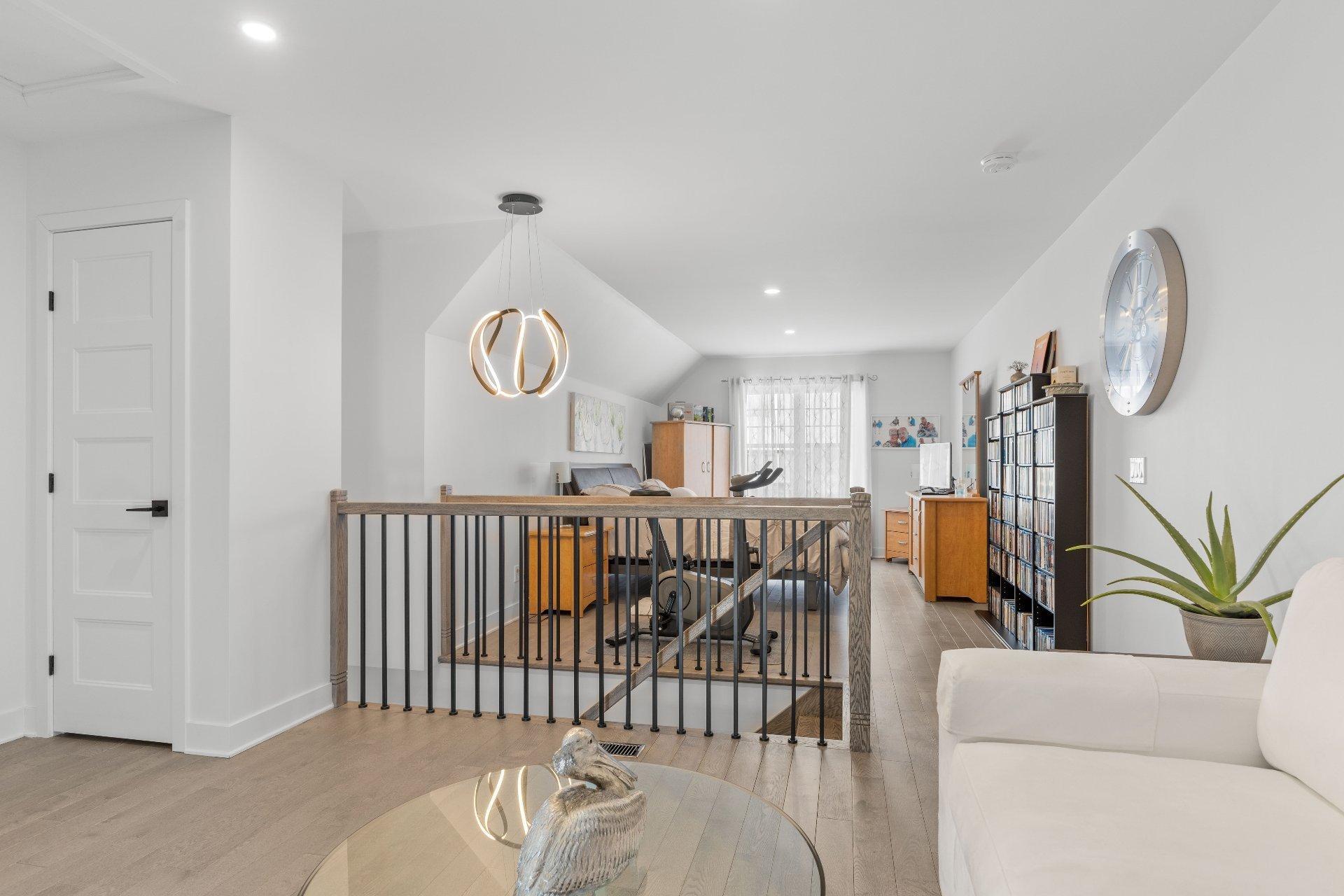









243


Rue de l'Aigle

,
Bromont,




QC
J2L0S8

