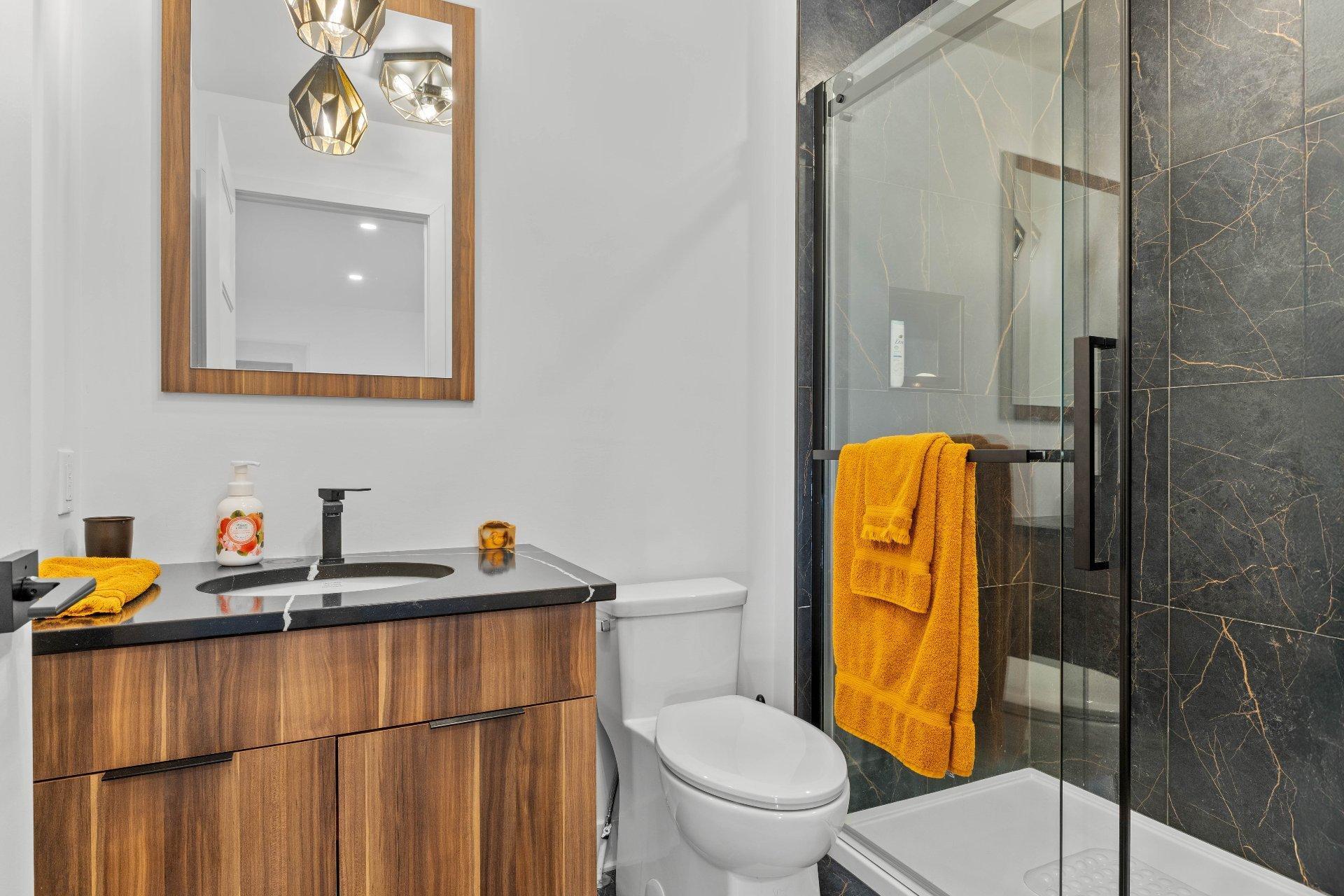 









243


Rue de l'Aigle

,
Bromont,




QC
J2L0S8


