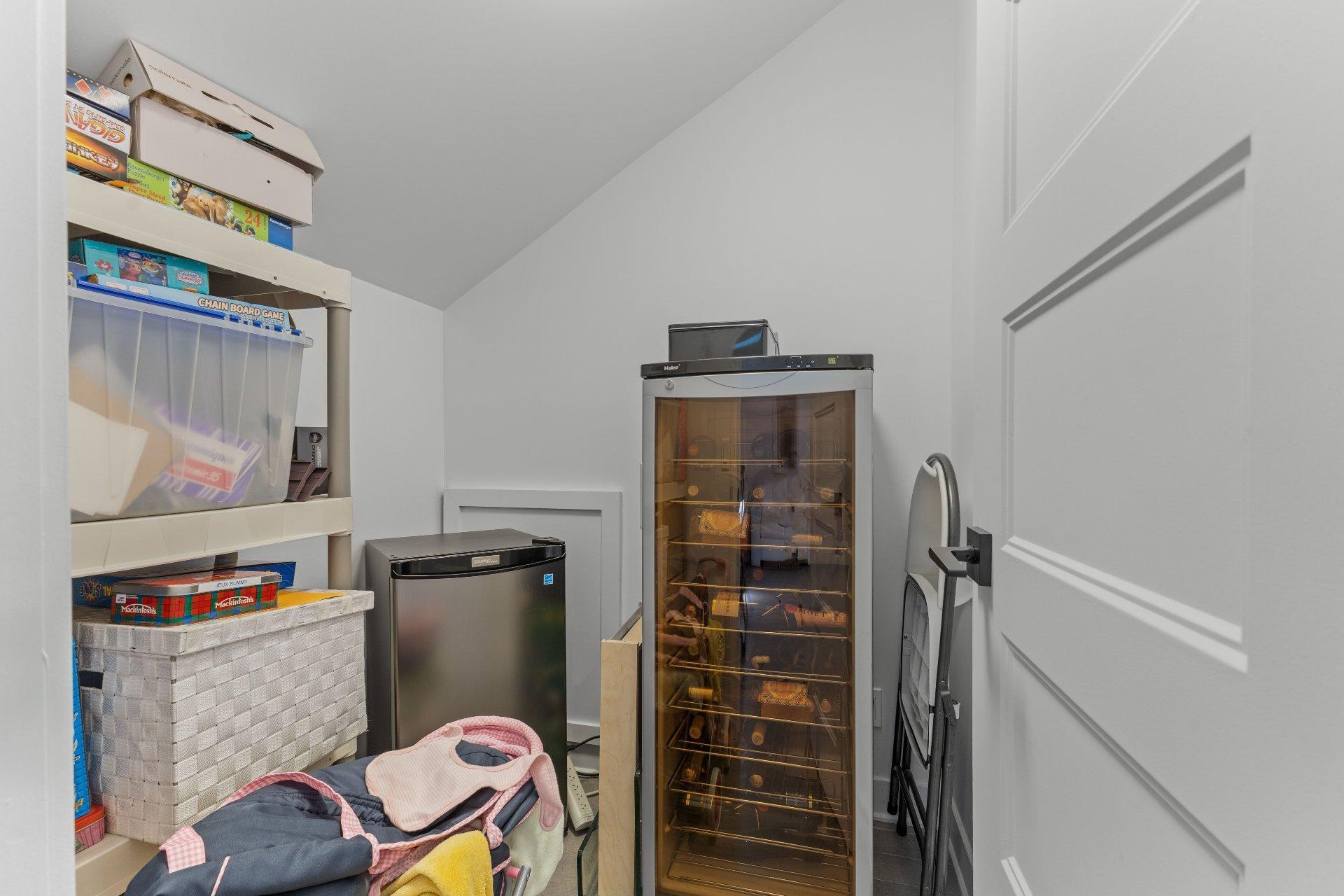 









243


Rue de l'Aigle

,
Bromont,




QC
J2L0S8

