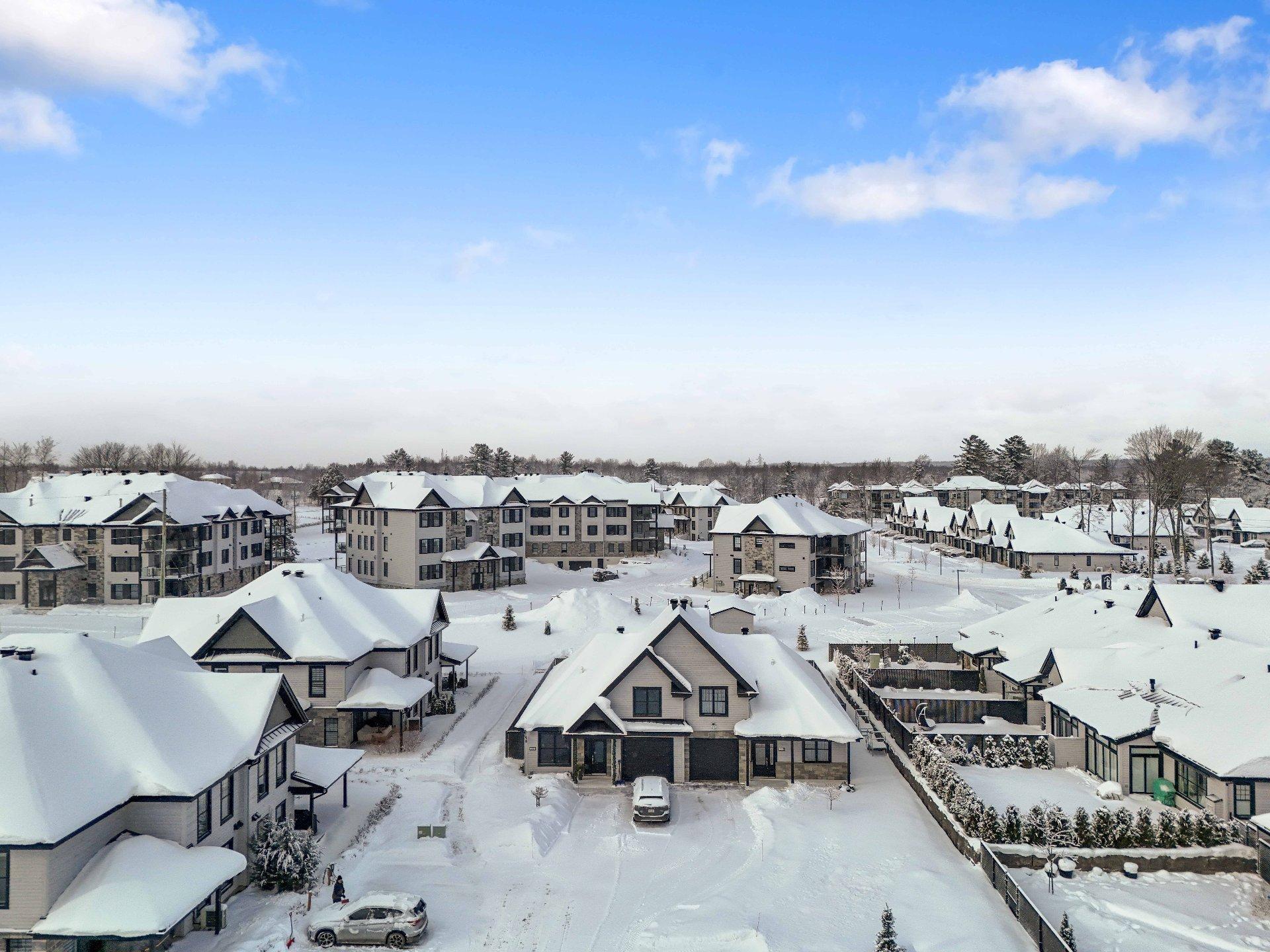 









243


Rue de l'Aigle

,
Bromont,




QC
J2L0S8

