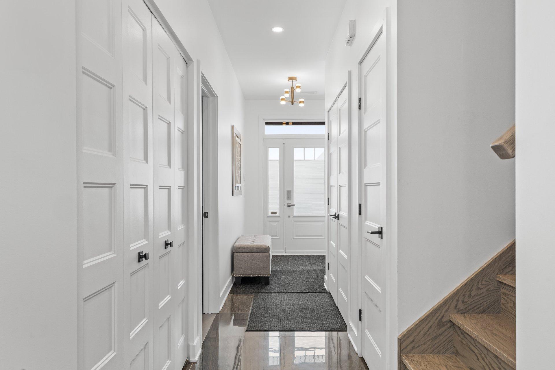 









243


Rue de l'Aigle

,
Bromont,




QC
J2L0S8

