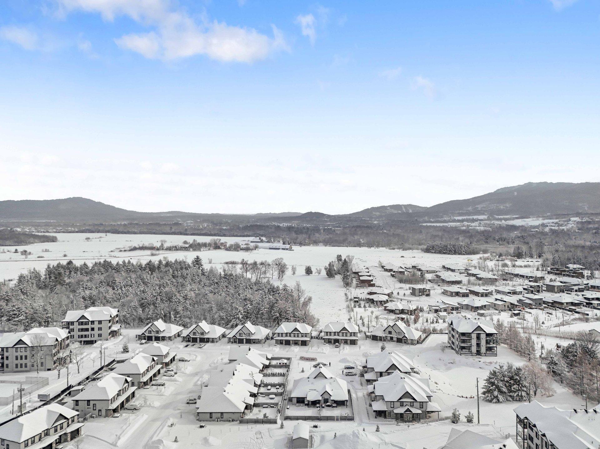 









243


Rue de l'Aigle

,
Bromont,




QC
J2L0S8

