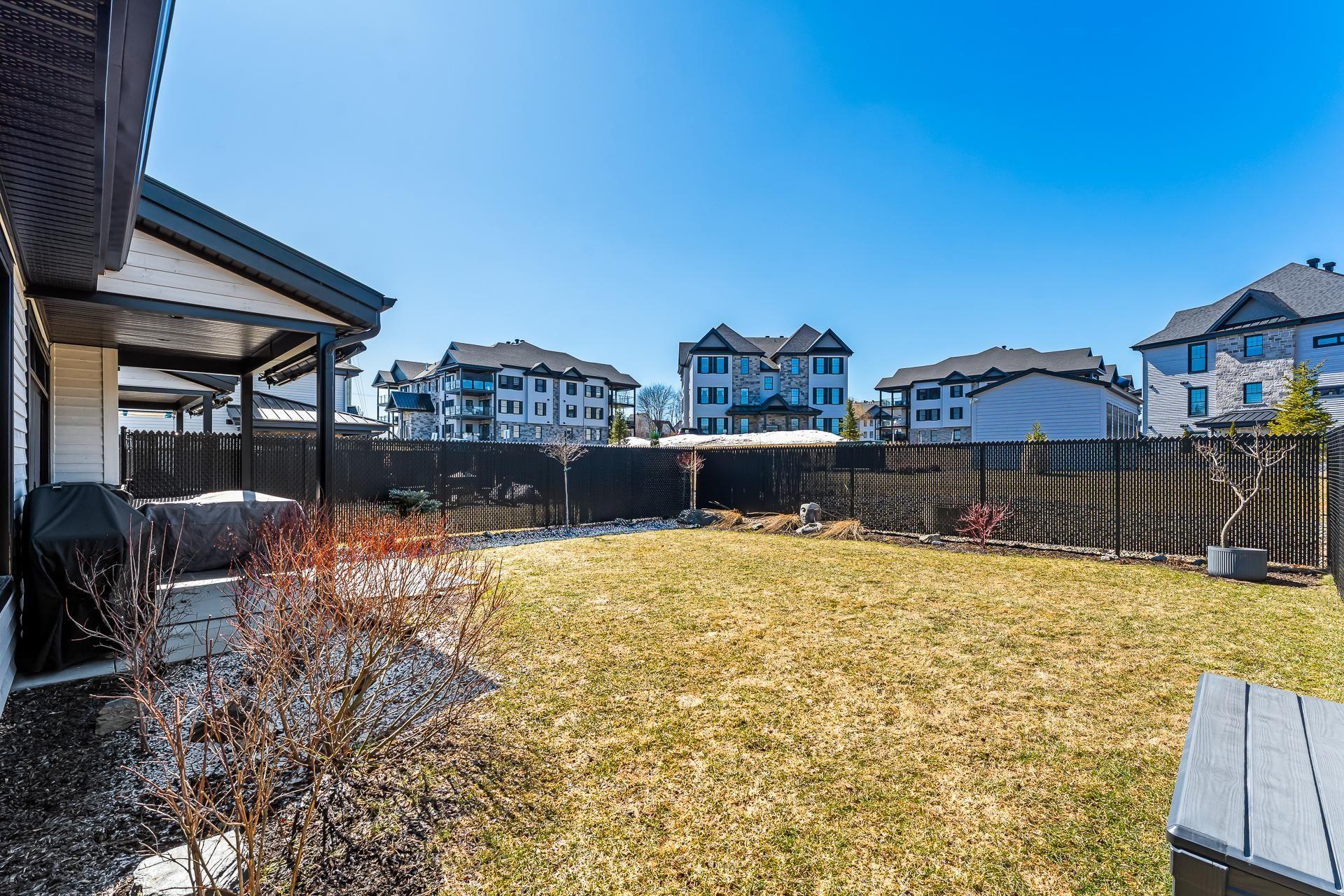 









243


Rue de l'Aigle

,
Bromont,




QC
J2L0S8

