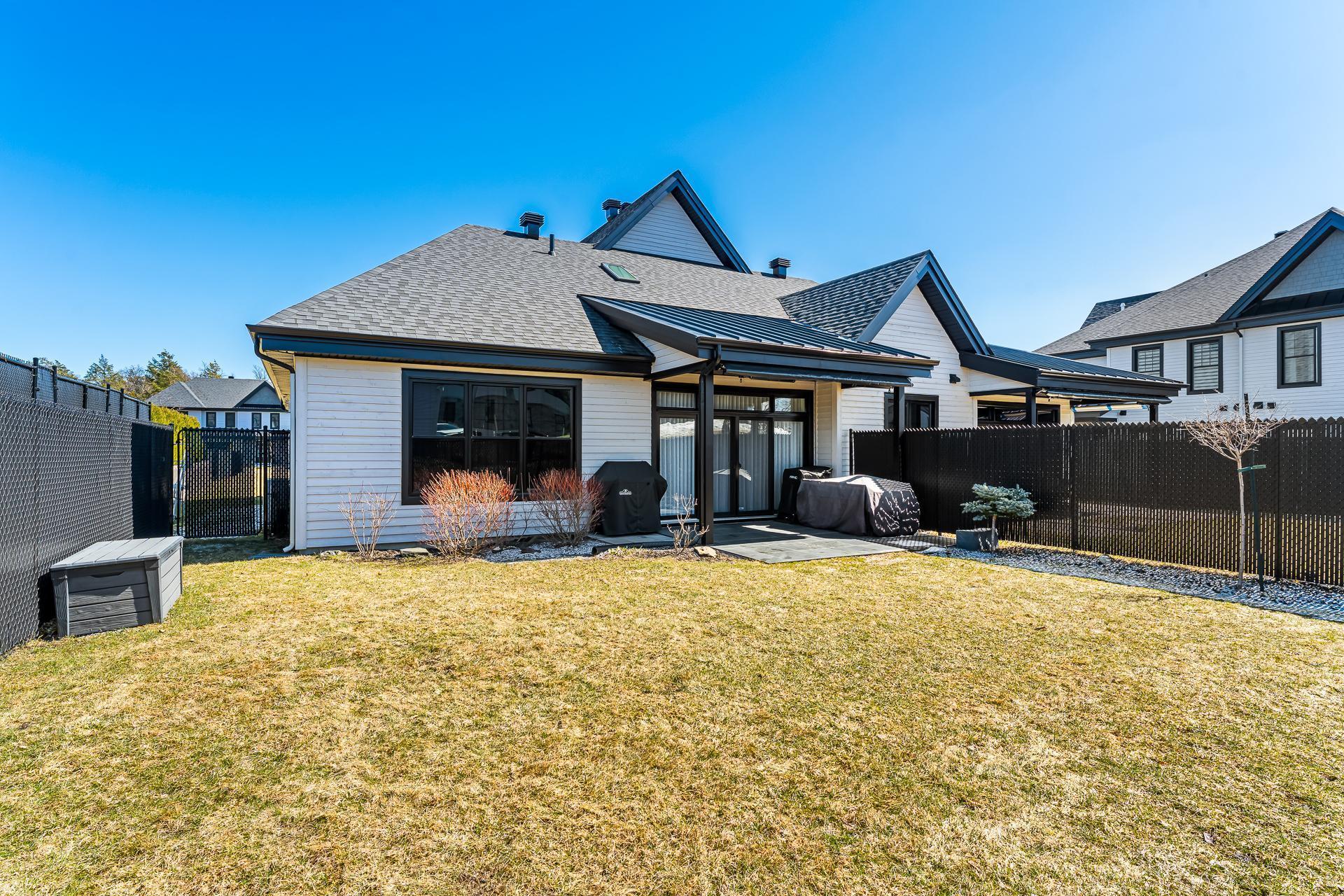 









243


Rue de l'Aigle

,
Bromont,




QC
J2L0S8

