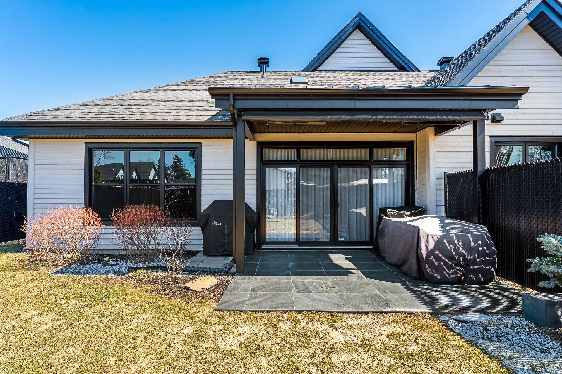 









243


Rue de l'Aigle

,
Bromont,




QC
J2L0S8

