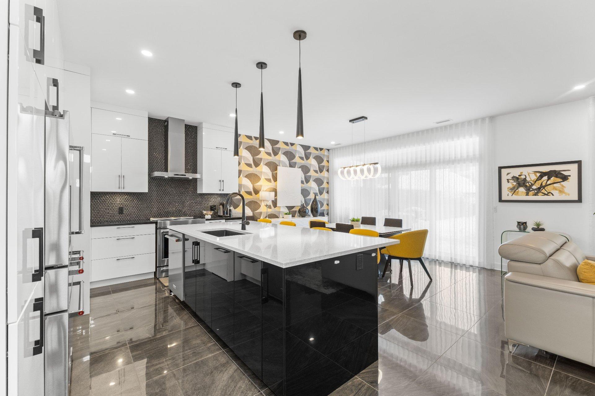 









243


Rue de l'Aigle

,
Bromont,




QC
J2L0S8

