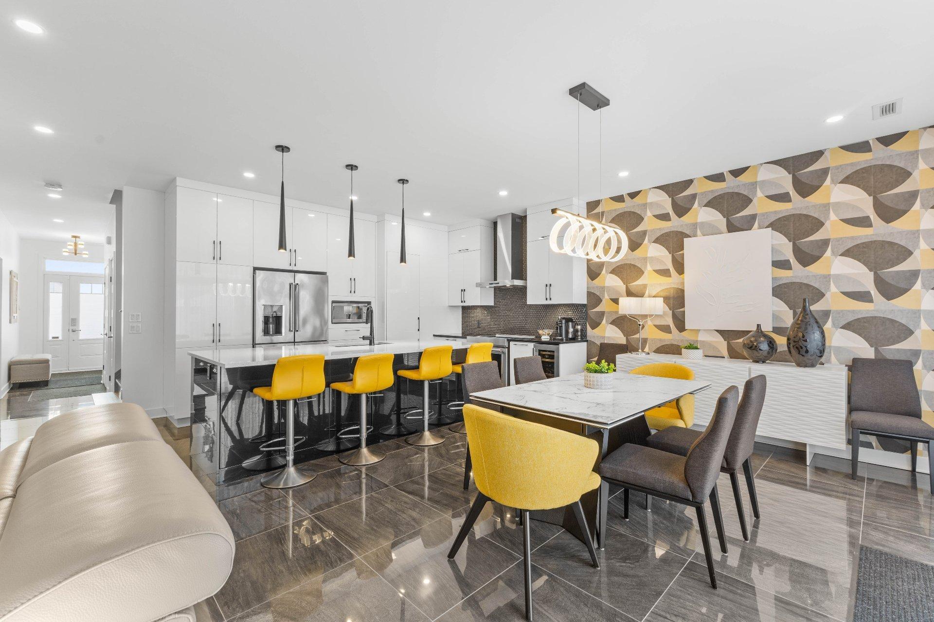 









243


Rue de l'Aigle

,
Bromont,




QC
J2L0S8

