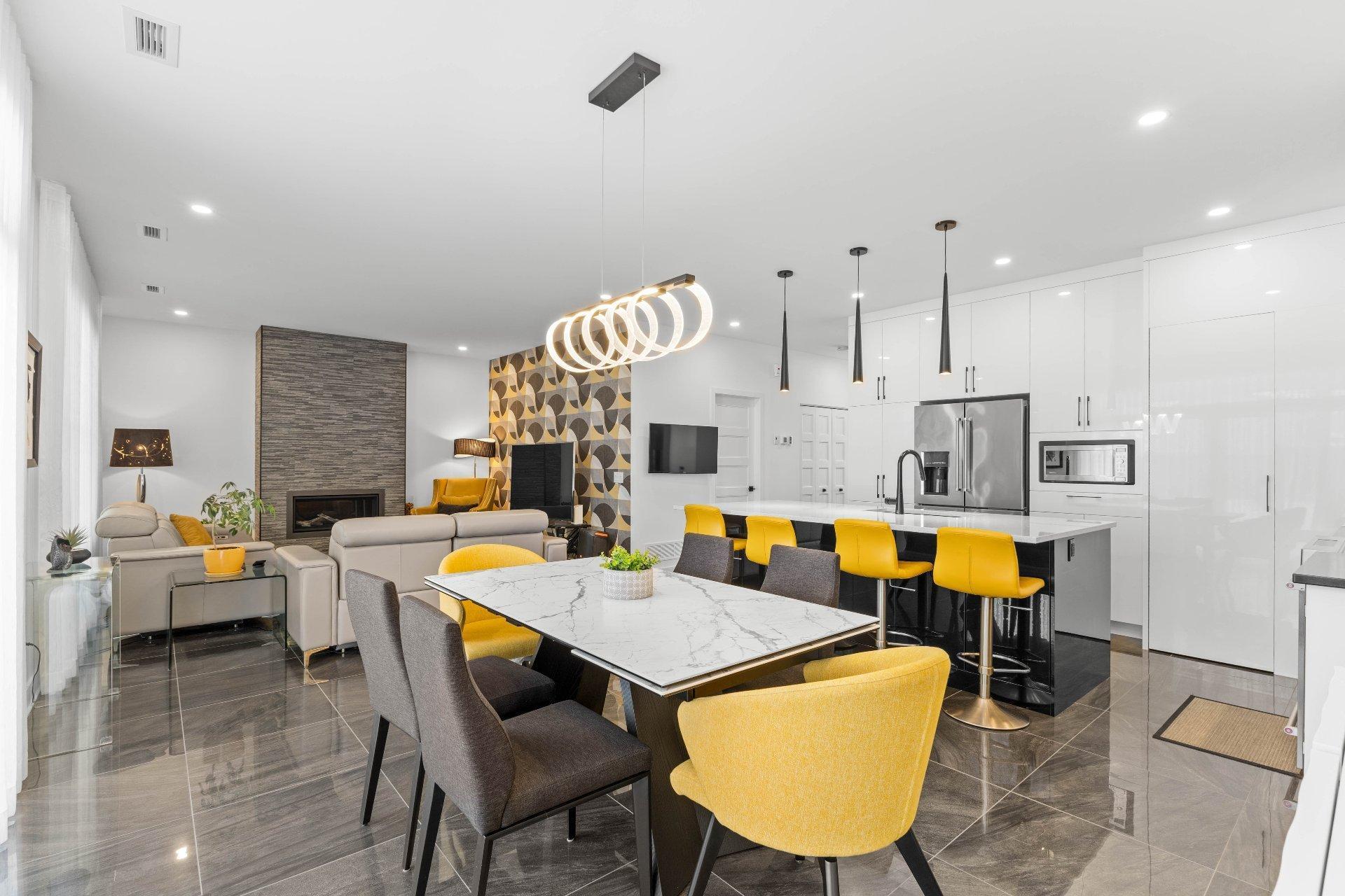 









243


Rue de l'Aigle

,
Bromont,




QC
J2L0S8

