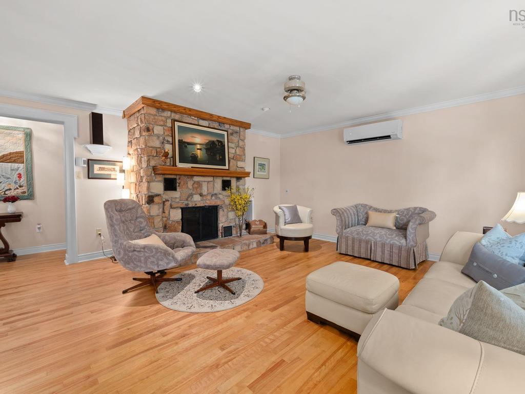












940 Young Avenue

,
Halifax,




NS
B3H 2W1

