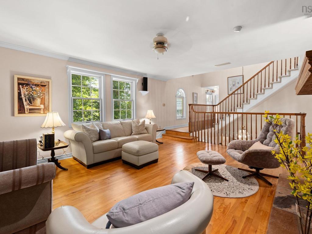 












940 Young Avenue

,
Halifax,




NS
B3H 2W1

