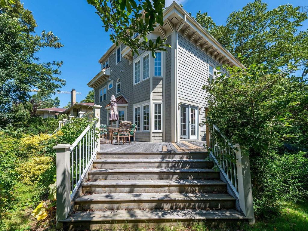 












940 Young Avenue

,
Halifax,




NS
B3H 2W1

