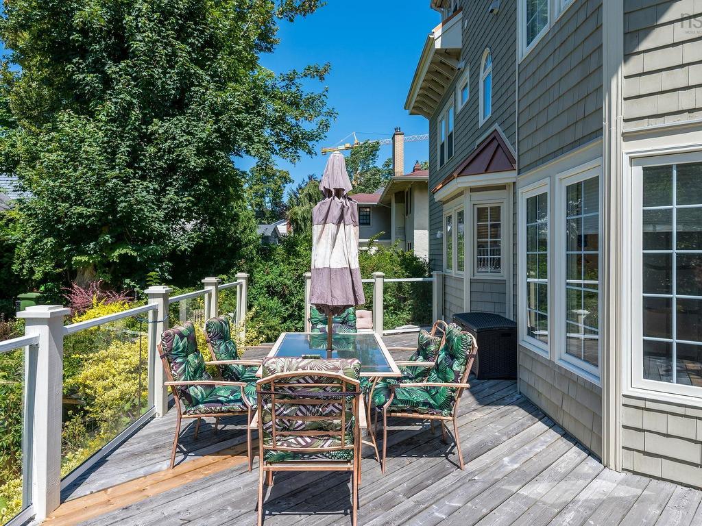 












940 Young Avenue

,
Halifax,




NS
B3H 2W1

