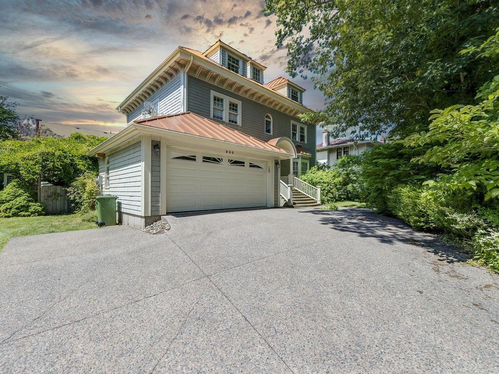 












940 Young Avenue

,
Halifax,




NS
B3H 2W1

